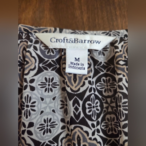 Women's Croft & Barrow Black and Grey Geometric Design Top Blouse - Picture 4 of 6